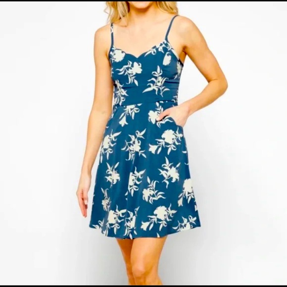 41 Hawthorn Dresses & Skirts - NWOT Floral Dress